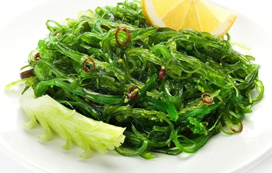 Салат "Чука" с ореховым соусом