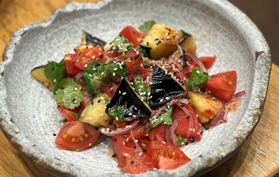 Салат с хрустящими баклажанами