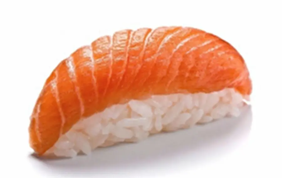 Суши с копченым лососем