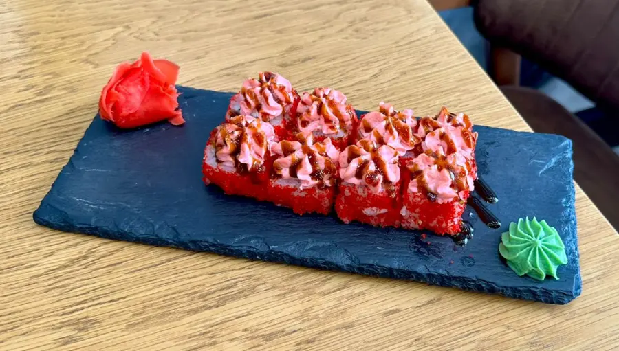 Ролл "Бешеный лосось" 