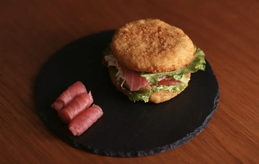 Бургер "Японский" с тунцом