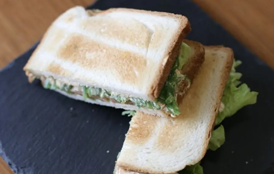 Сендвич с тунцом