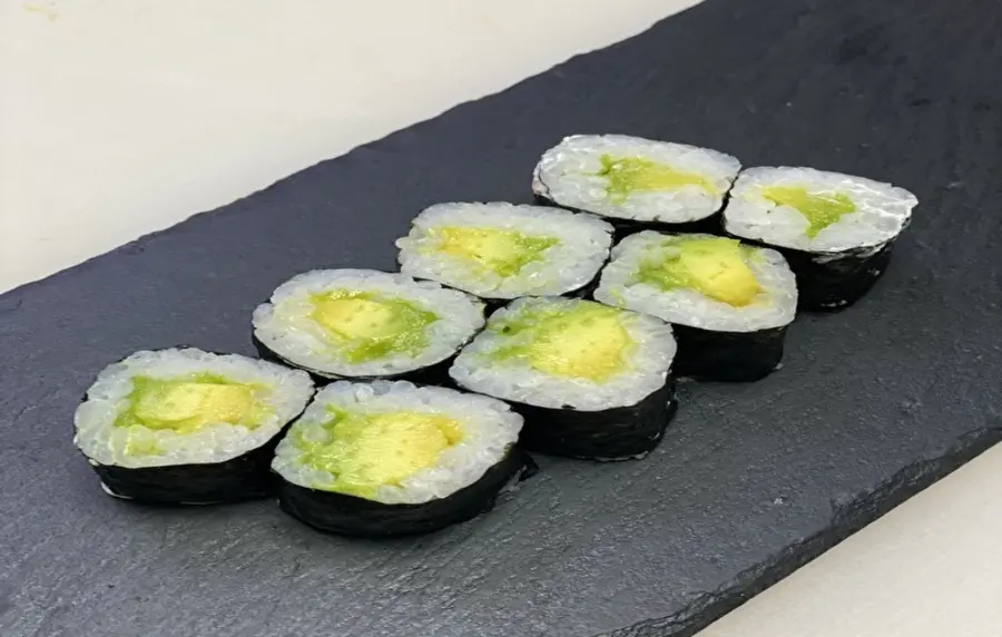 Ролл с авокадо