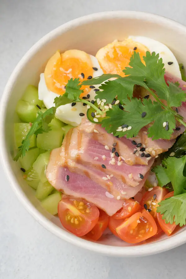 Поке с тунцом и киноа