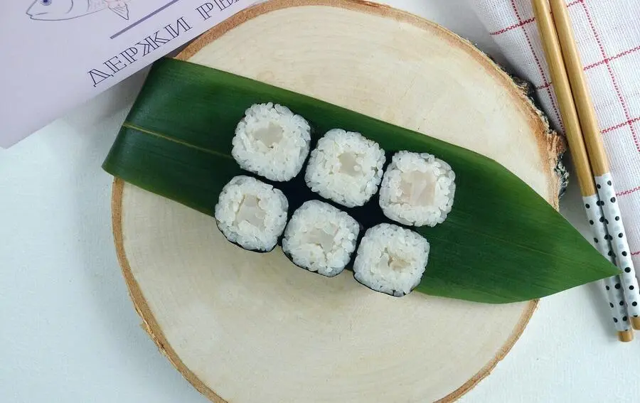  Ролл с окунем