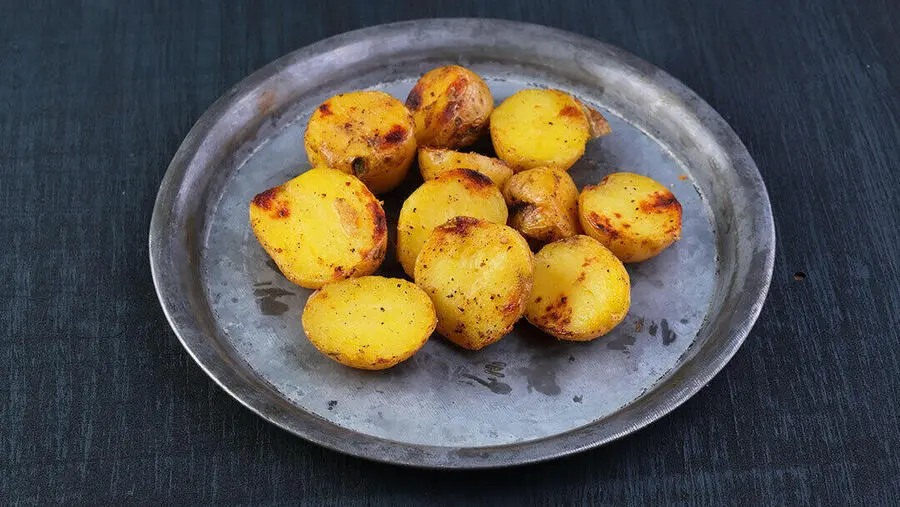 Картофель с чесноком и розмарином