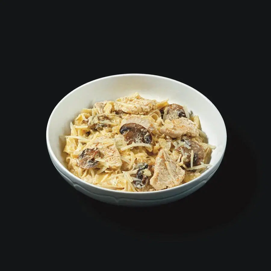 Фетучини с курицей и грибами 