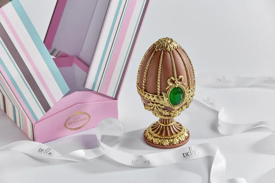 Императорское Фаберже изумруд из молочного шоколада