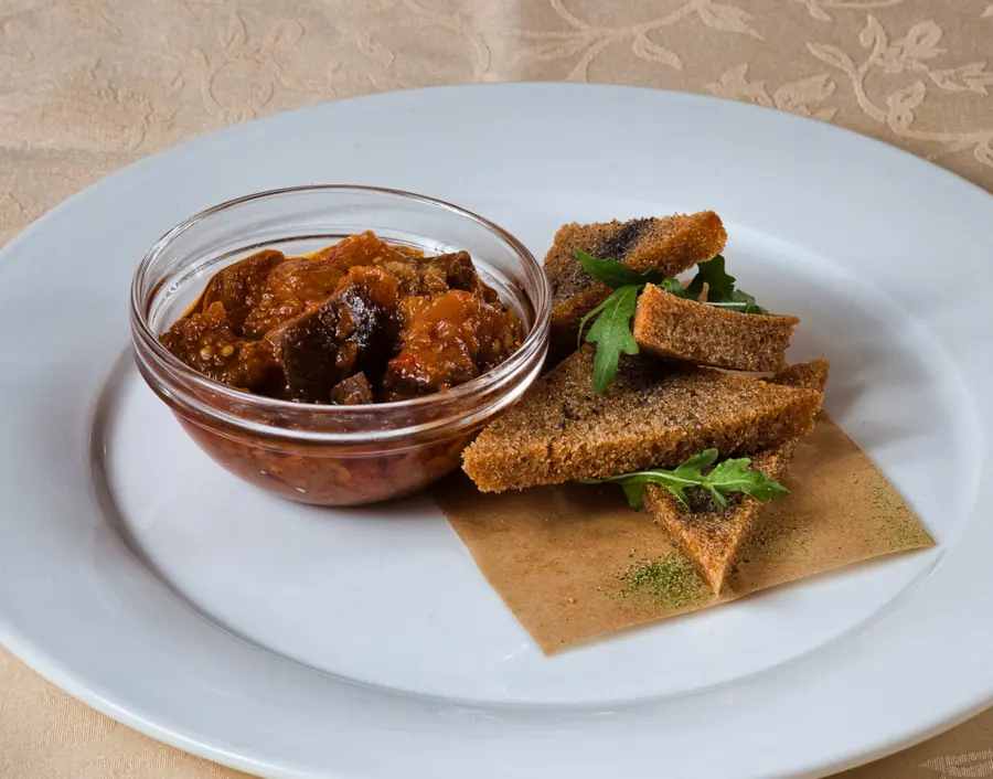  Икра баклажанная с крутонами