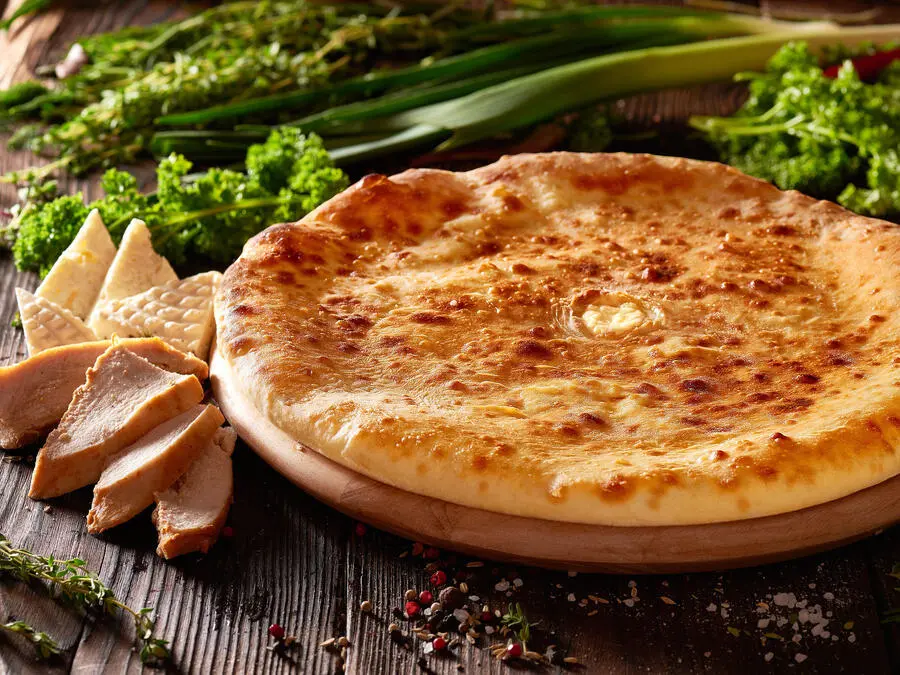 Пирог с осетинским сыром и филе цыпленка 30см