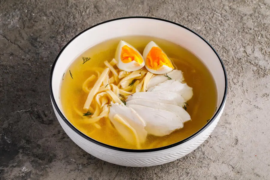 Куриный суп с домашней лапшой