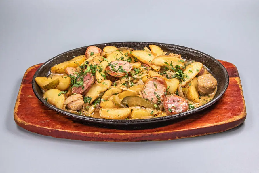 Сковорода баварская с колбасками 380г