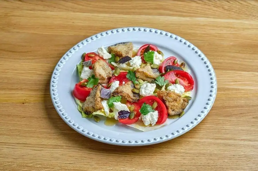 Баклажан, томат, мягкий сыр 