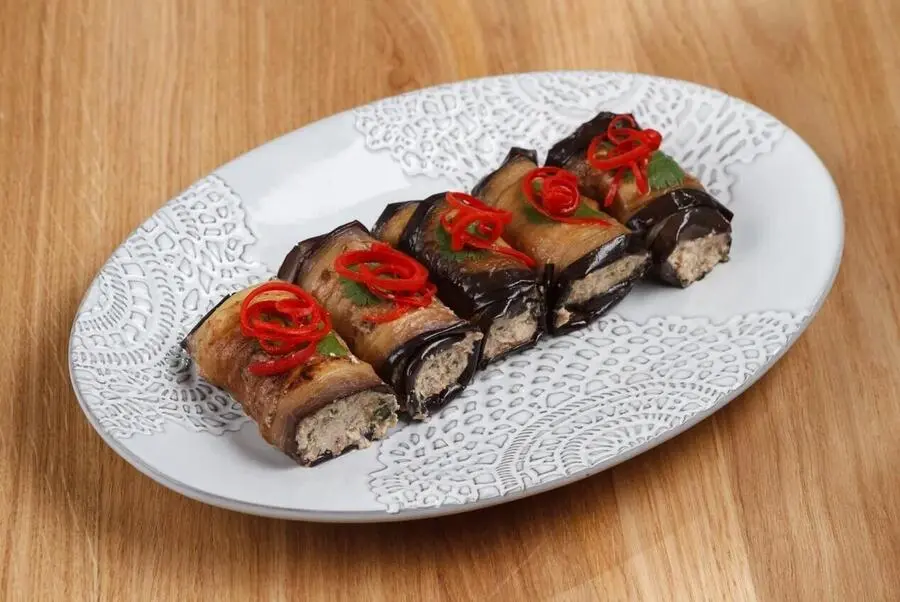 Рулетики из баклажанов с орехами