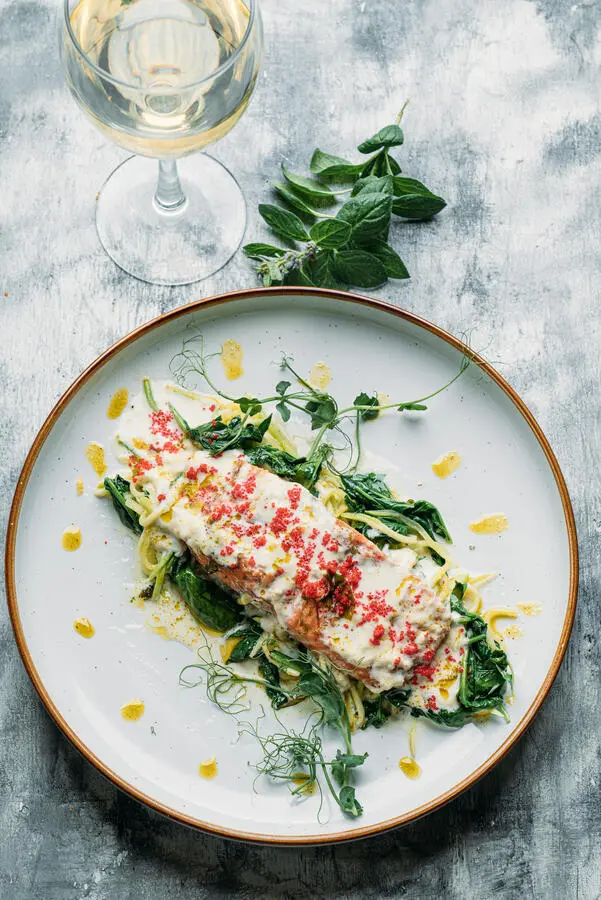 Лосось с цукини в сливочном соусе