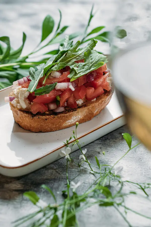 Брускетта с вялеными томатами