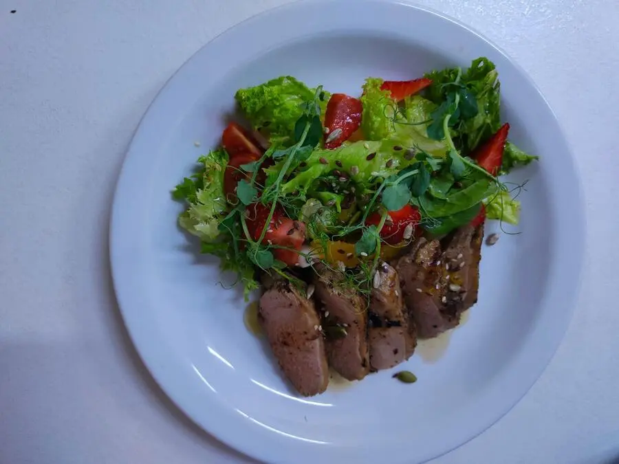 Салат с Утиной грудкой в Апельсиновом соусе