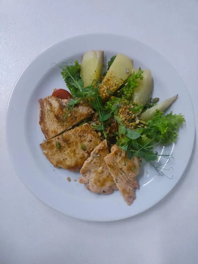 Салат с Индейкой и Грушей