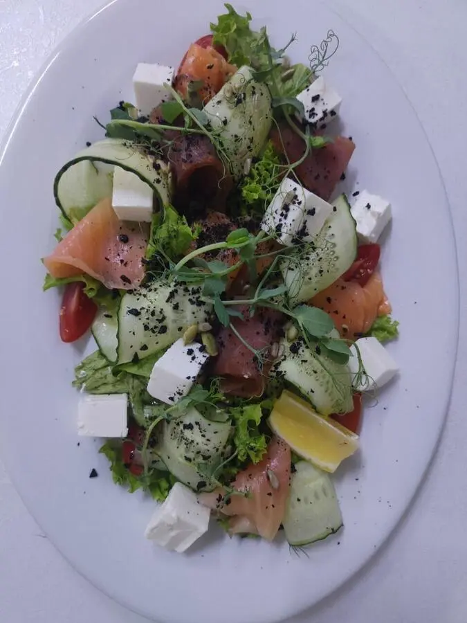 Салат с Красной рыбой и Сыром