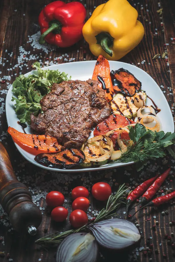 Свинина мякоть  с овощами гриль