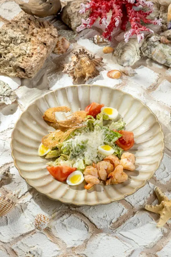 Цезарь с тигровыми креветками