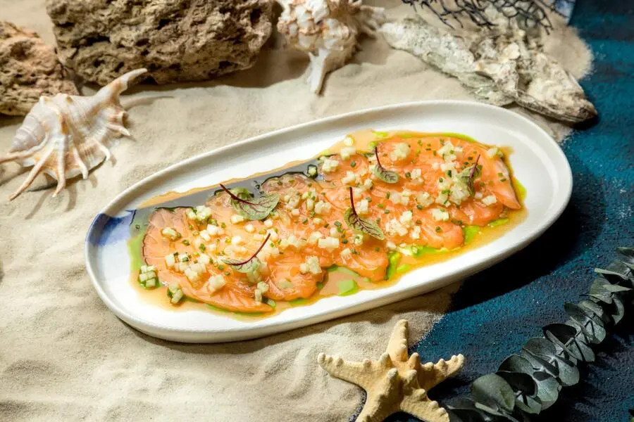 Карпаччо из лосося с соусом понзу