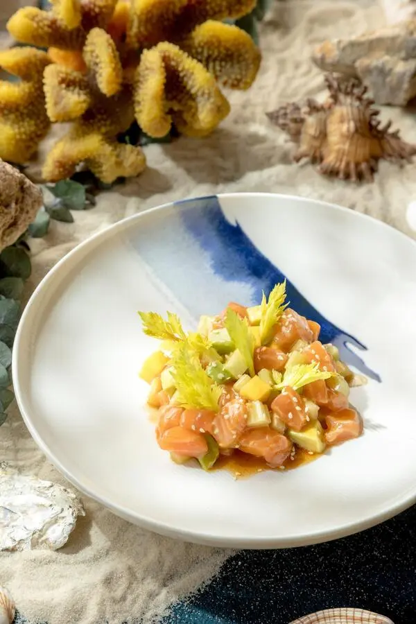 Тартар из лосося с манго