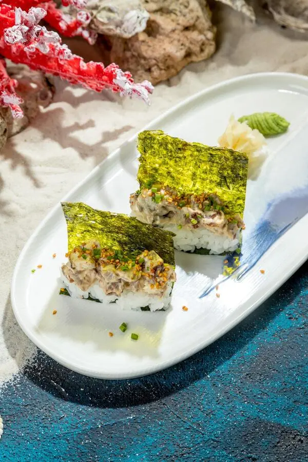 Открытый ролл с угрем