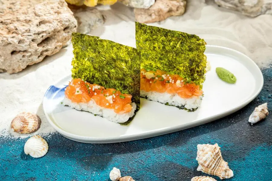 Открытый ролл с лососем