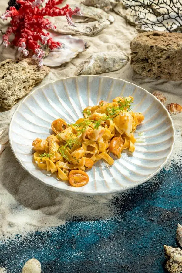 Феттучини с креветками и кальмаром