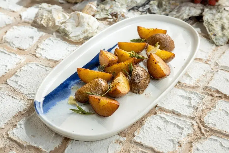 Молодой картофель с розмарином