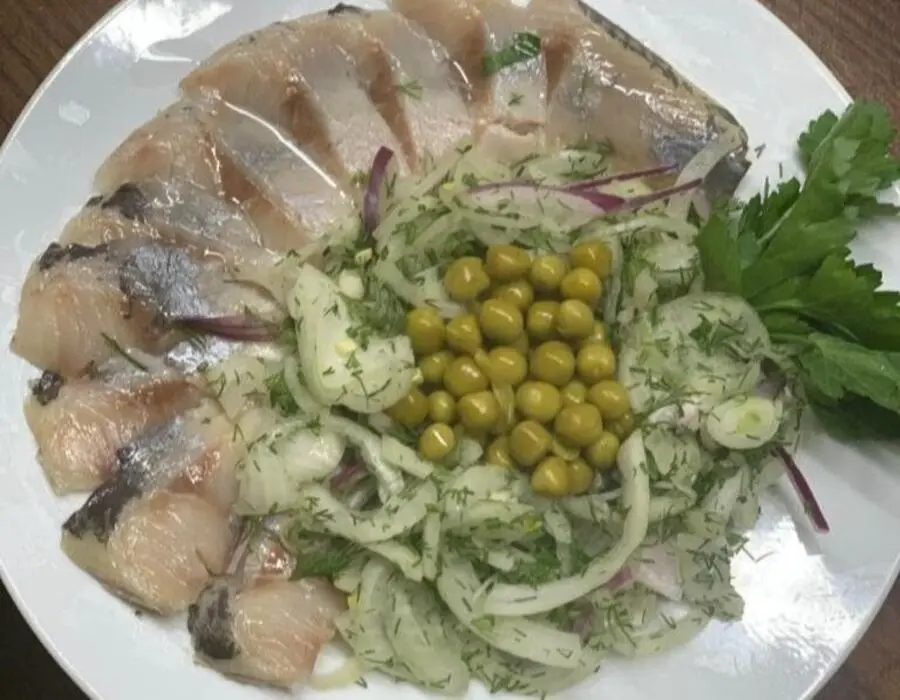 Сельдь с луком