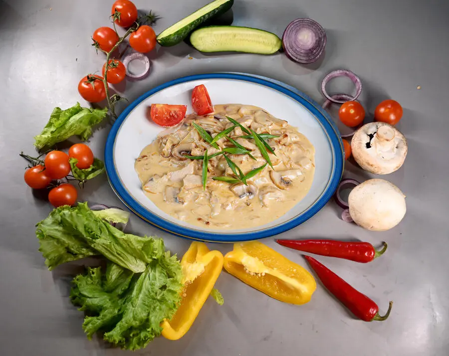 Куриное филе под сливочным соусом