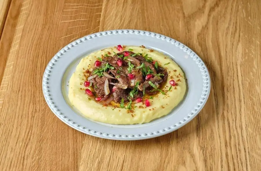 Куриная печень с пюре и кахетинским маслом