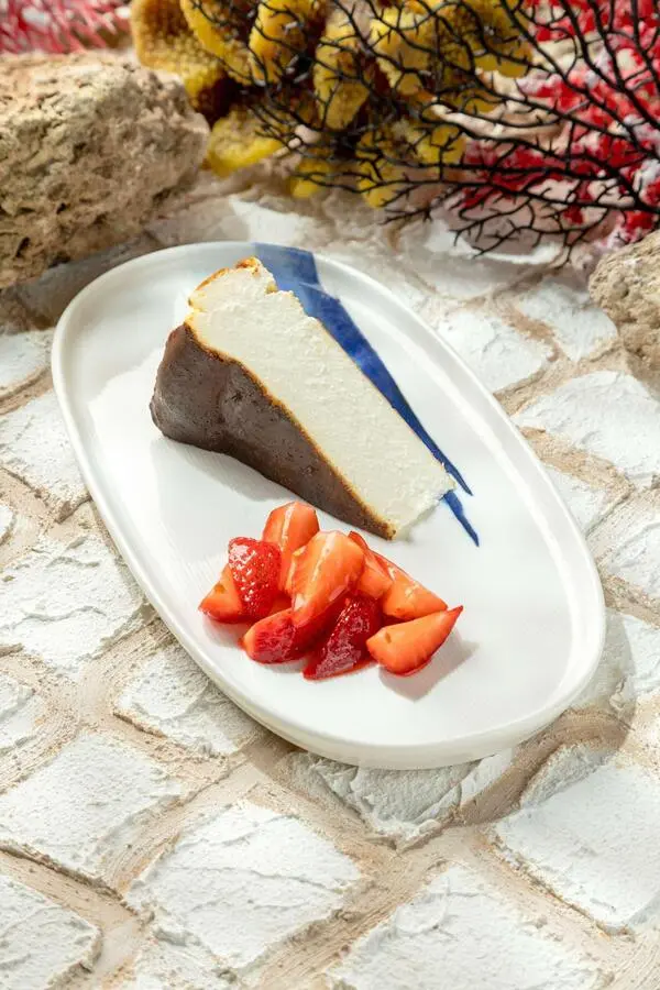 Чизкейк Сан Себастьян с шоколадным сусом