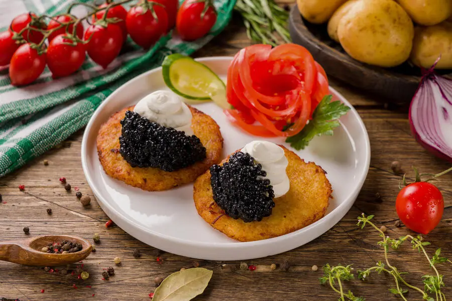 Драники с чёрной икрой (икра палтуса)