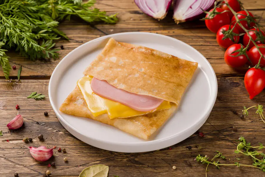 Налистник с ветчиной и сыром