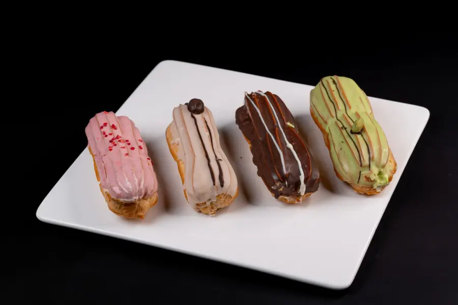 Эклеры в ассортименте