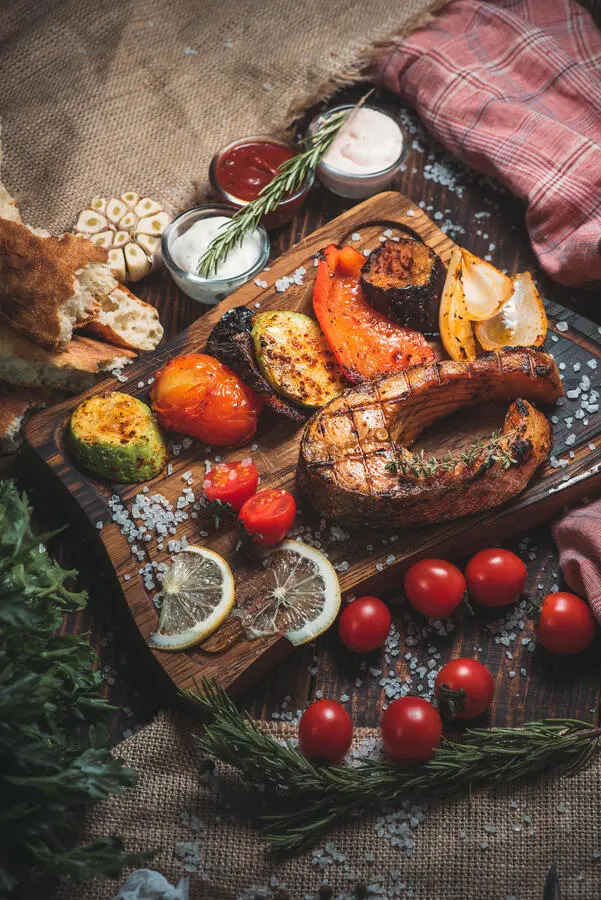 Форель с овощами гриль