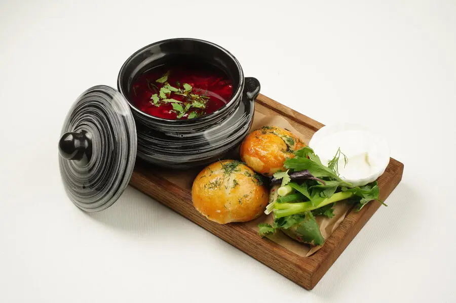 Борщ с говядиной с пампушками