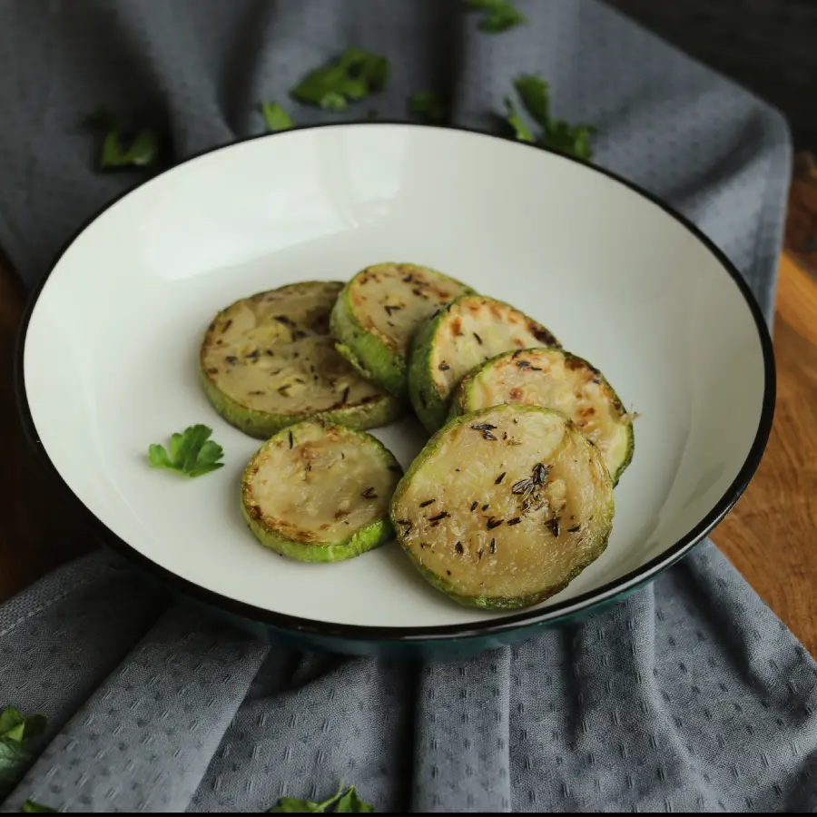 Кабачки с соусом дзадзики 