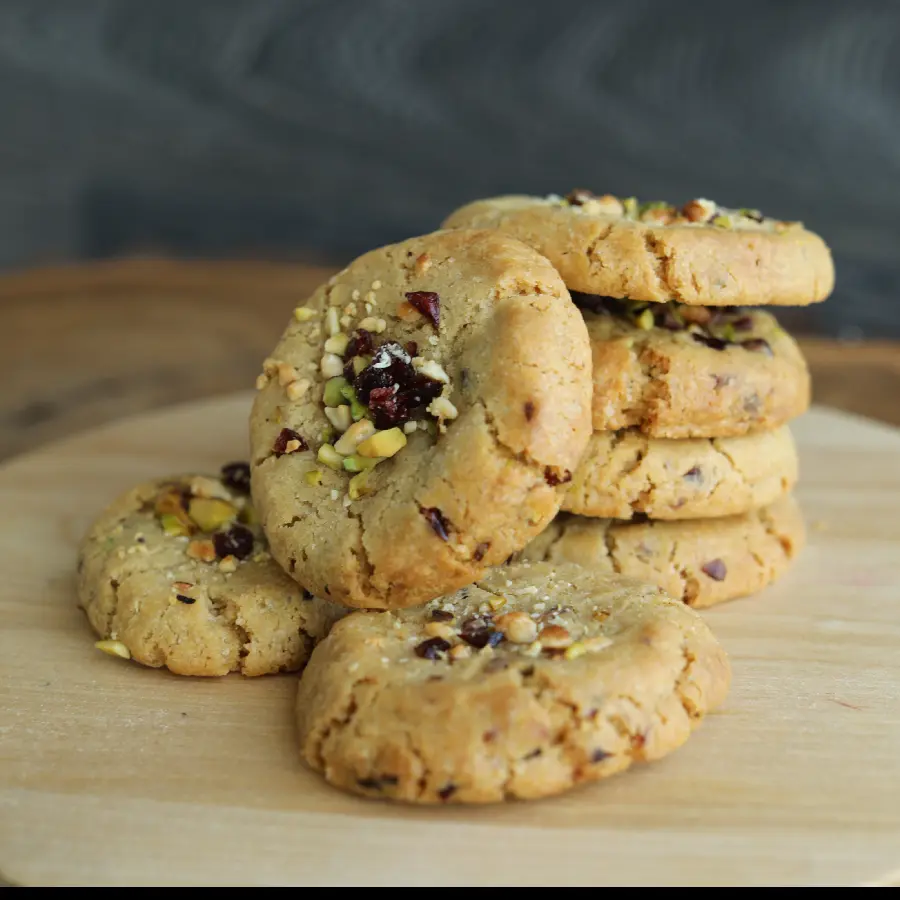 Печенье с белым шоколадом, фисташкой и клюквой