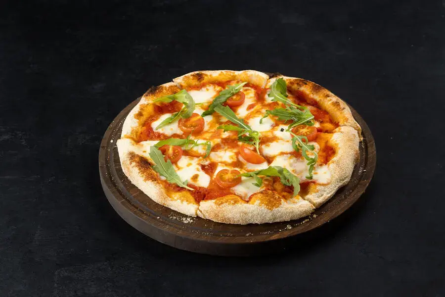 Пицца с томатами