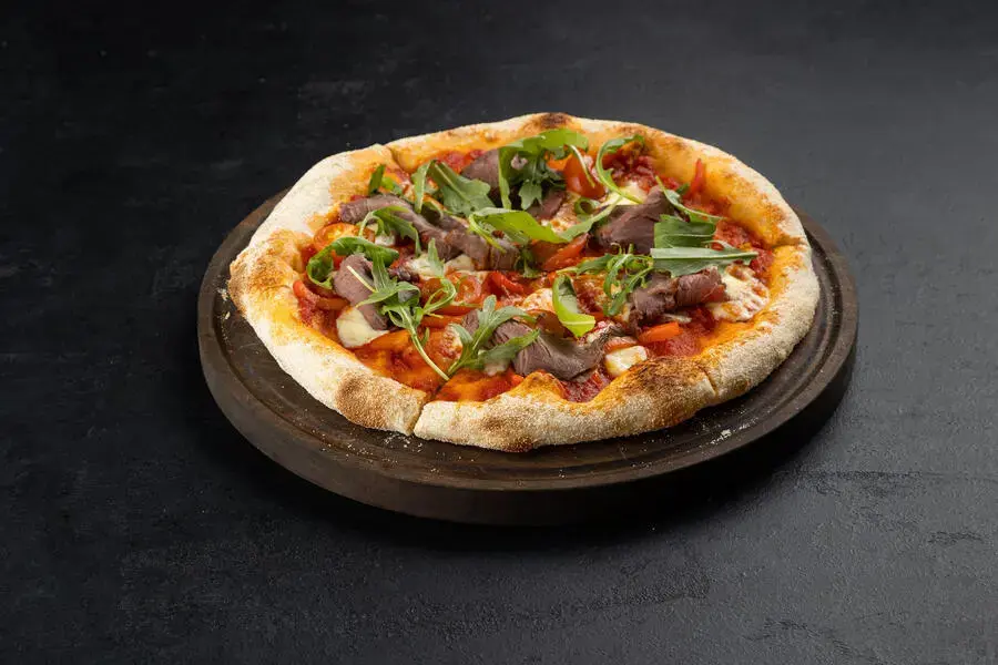 Пицца с ротсбифом