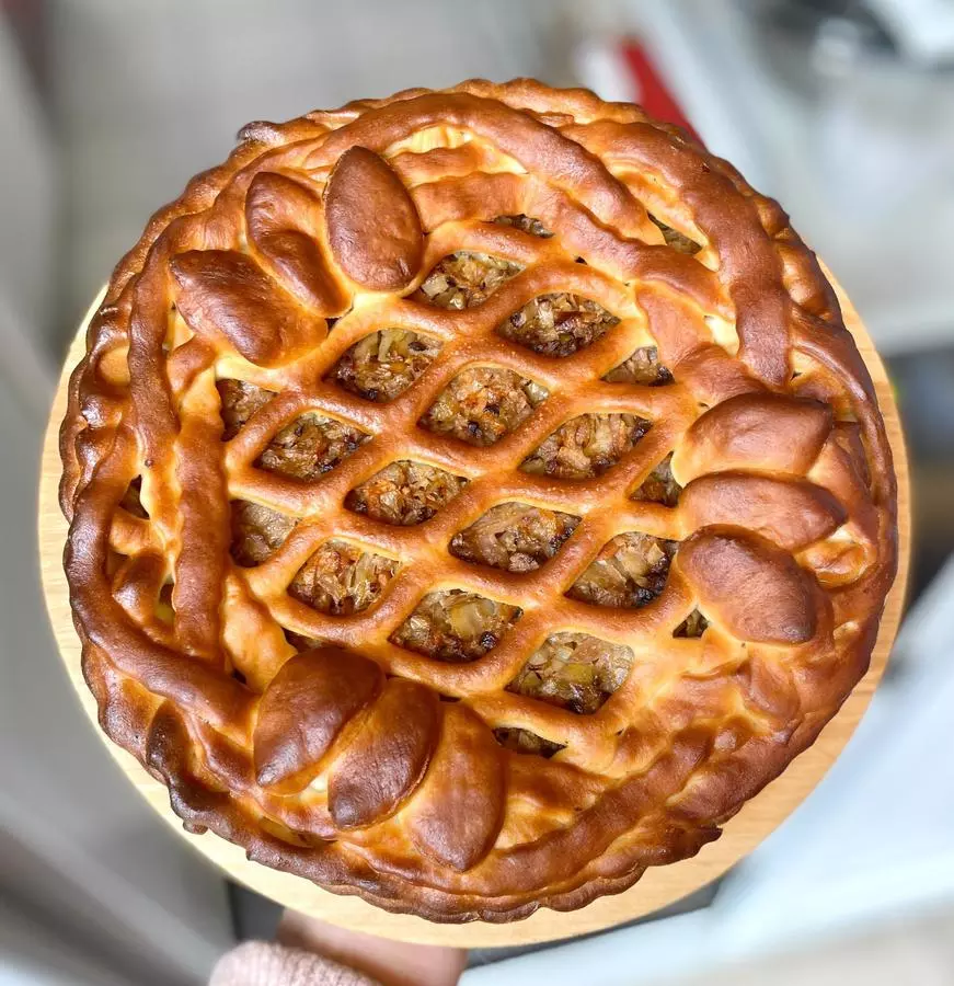 Пирог с капустой и грецким орехом