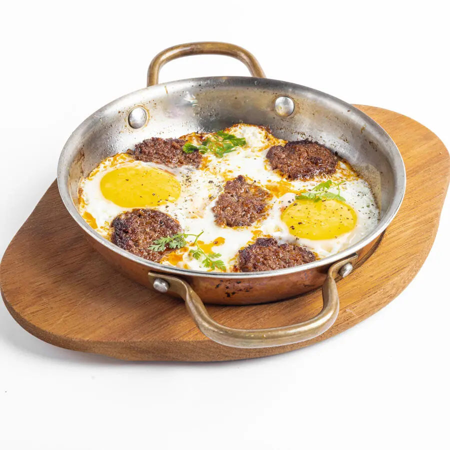 Яичница с суджуком