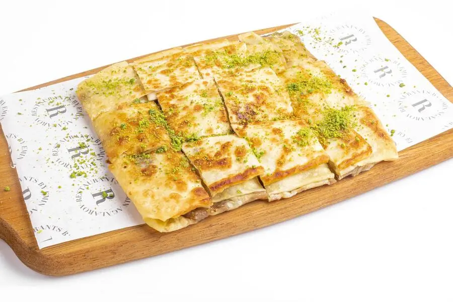 Гёзлеме с фисташками