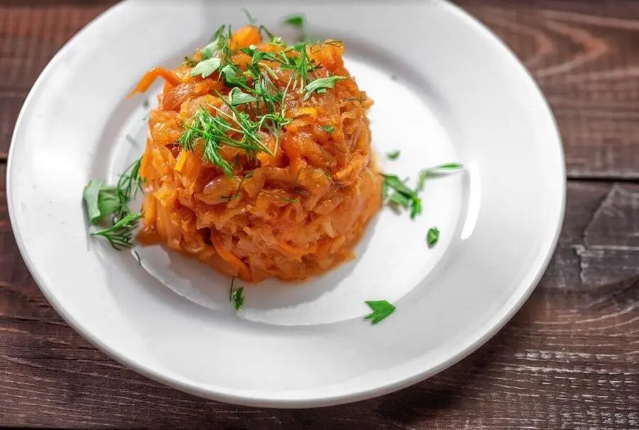 Капуста тушеная с тмином