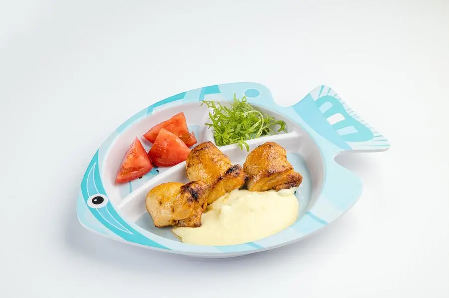 Шашлычок куриный с картофельным пюре и томатами