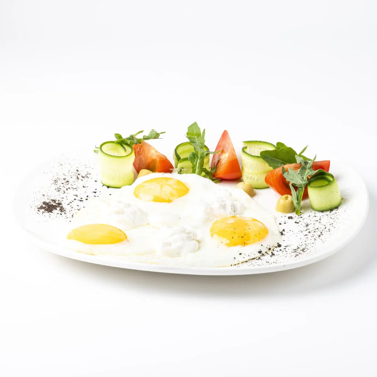 Яичница-глазунья с сыром cтрачателла